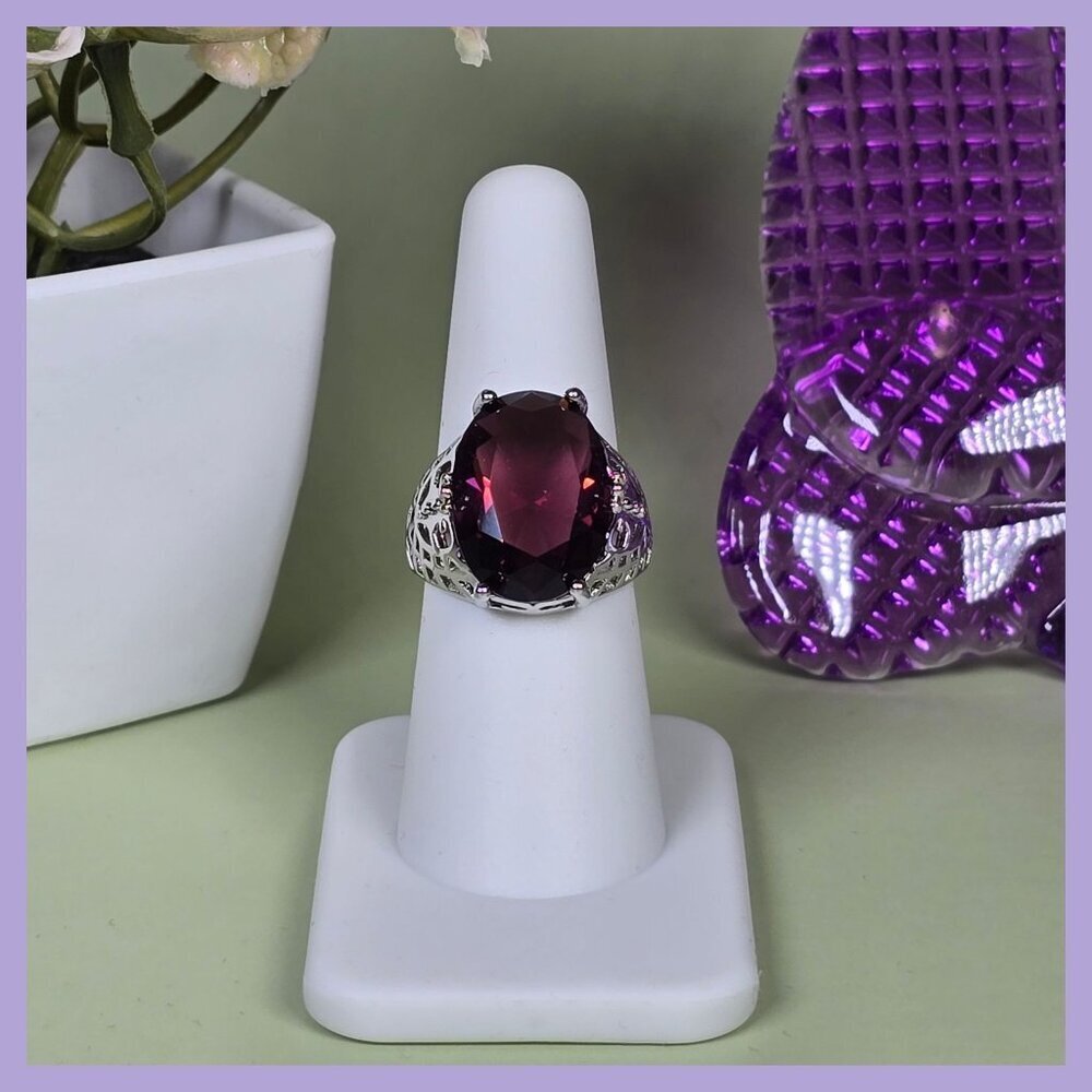 Large Oval Purple Stone Ring With Vintage Style Filigree Band Size 7 (NWOT)
